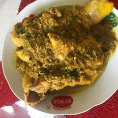A picture of Ayam betutu.