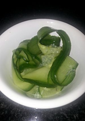 A picture of H's quick n spicy cucumber pickle.
