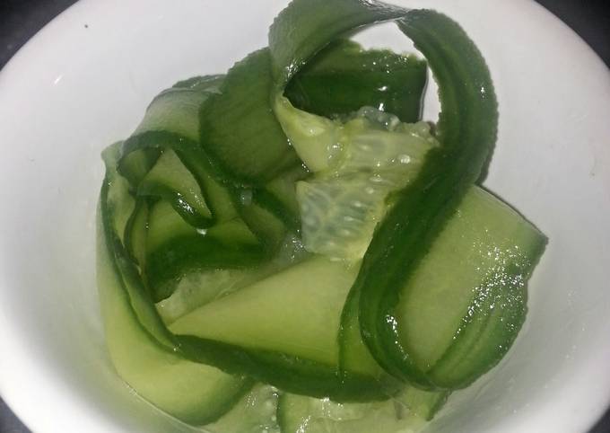 H's quick n spicy cucumber pickle