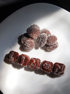 Una foto de Caramelos de miel vegana y limón