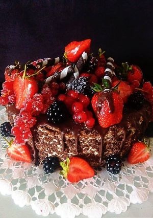 Kakaós piskóta, fehér csokoládés - málna krémmel :) (Gluténmentes) recept fotója