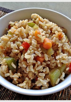 20分鐘出好菜。 菜圃蔬食糙米炒飯 的食譜成品照片