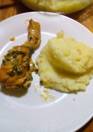 Una foto de Pollo a la olla con crema y verdeo