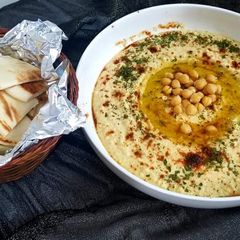 A picture of Hummus.