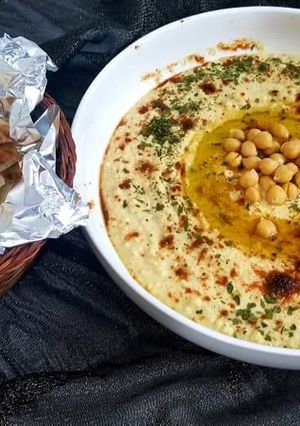 A picture of Hummus.