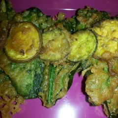 A picture of Tempura Fried Spinach and Eggplant.