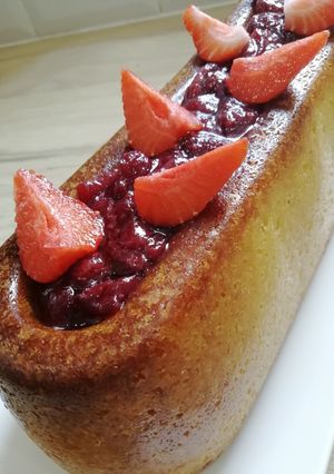 Une photo de Cake à la vanille et sa compoté de fraises 😍