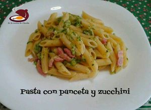 Una foto de Pasta con pancetta y zucchini