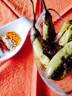 मसाला भरवां बैंगन (Masala bharwan baingan recipe in hindi) रेसिपी मुख्य फोटो