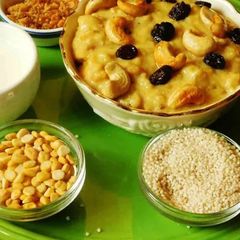 A picture of Payasam (akkara adisal) with Bengal gram and Milk.