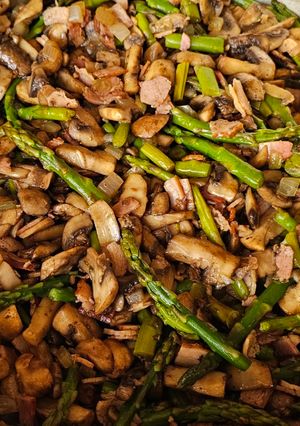 A picture of Mushrooms and Asparagus with Bacon.