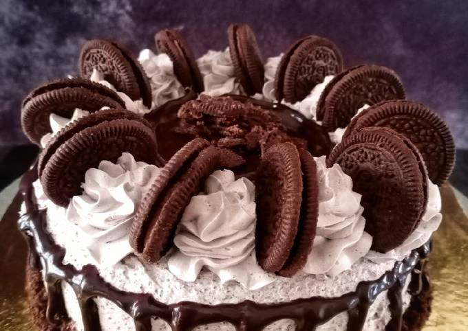 Kit Kat and Oreo Cake! | Oreo cake, Chocolate dessert recipes, Homemade  cakes