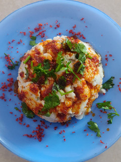 લસણીયા મસાલા ખીચું (Garlic Masala Khichu Recipe In Gujarati) રેસીપી મુખ્ય ફોટો