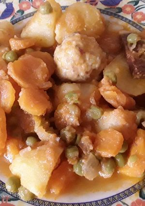 Una foto de Guisado de albóndigas