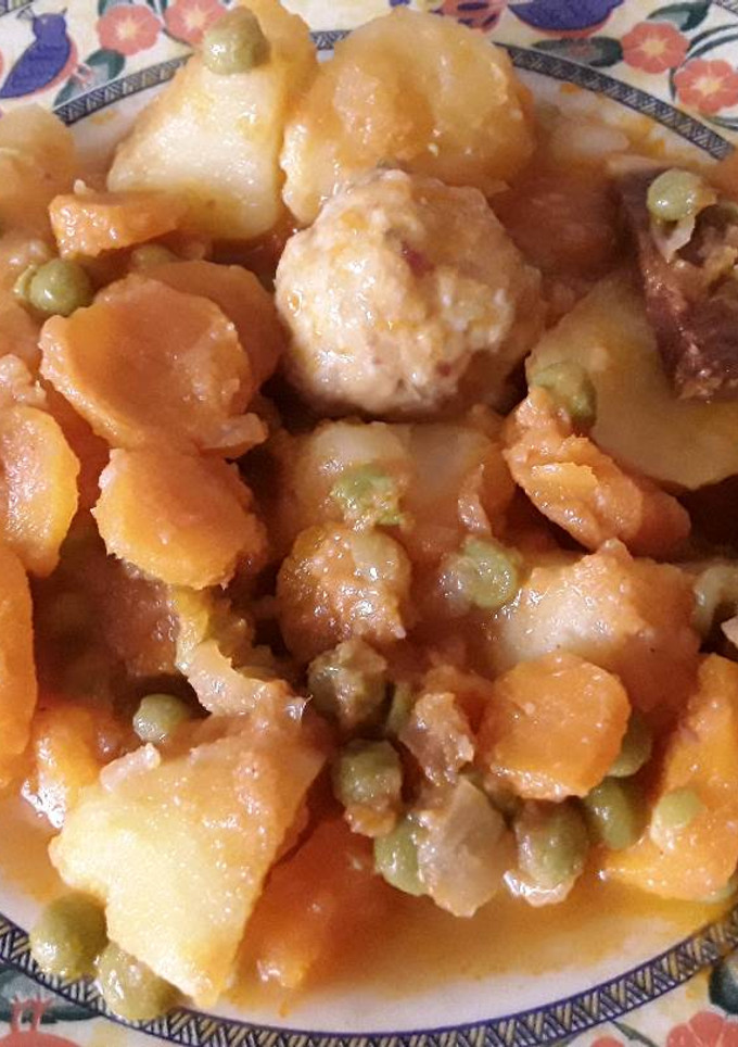 Una foto de Guisado de albóndigas