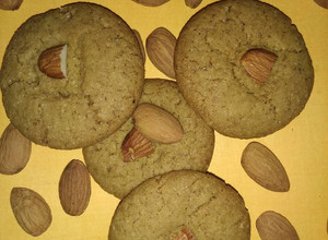 A picture of Ginger almond cookies.