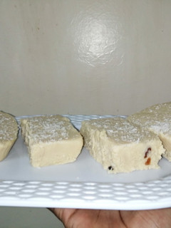 A picture of Barfi / milk powder fudge / Kashata ya maziwa.