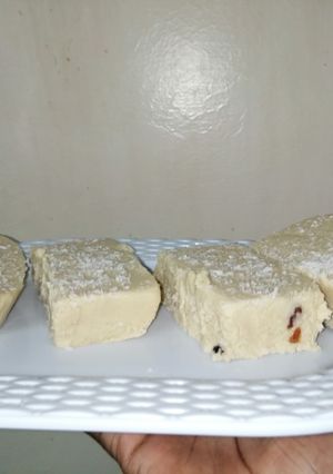 A picture of Barfi / milk powder fudge / Kashata ya maziwa.