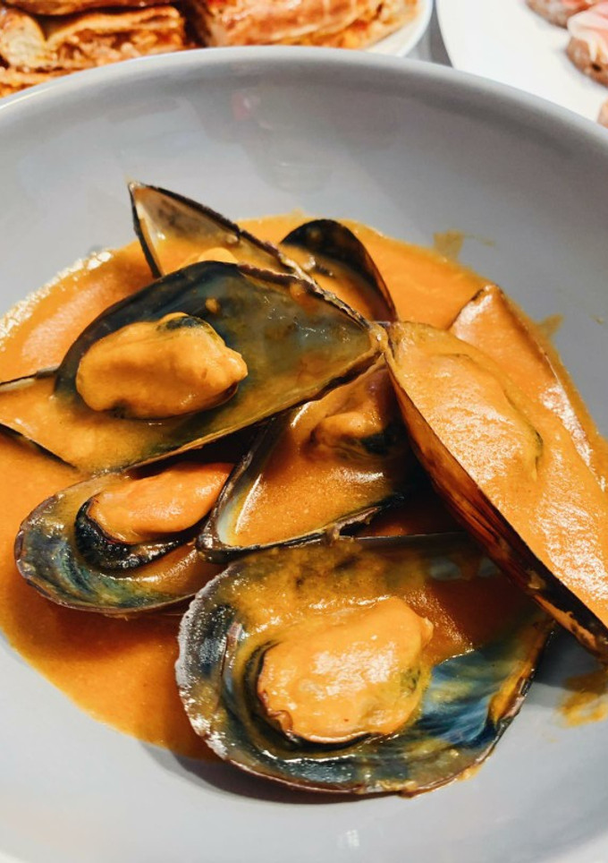 Una foto de Mejillones en salsa de pimentón