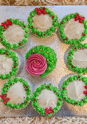 A picture of Christmas Wreath Cupcakes.