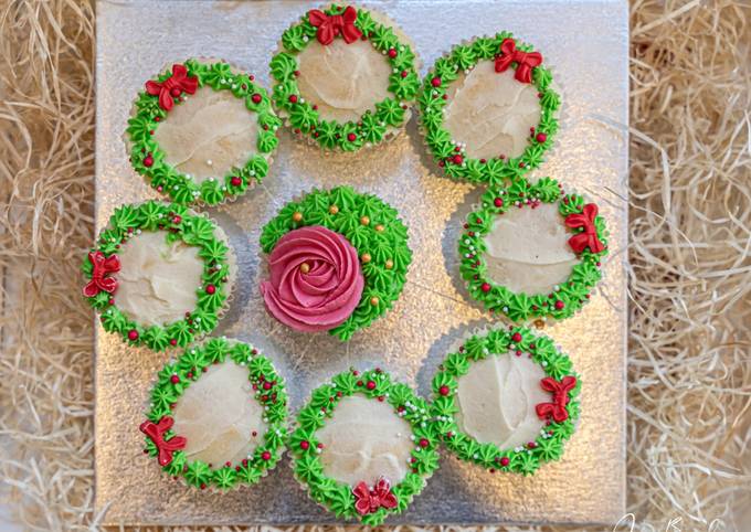 Christmas Wreath Cupcakes