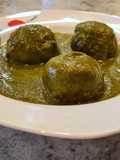 Albóndigas de presa ibérica en salsa de espinacas y zanahorias