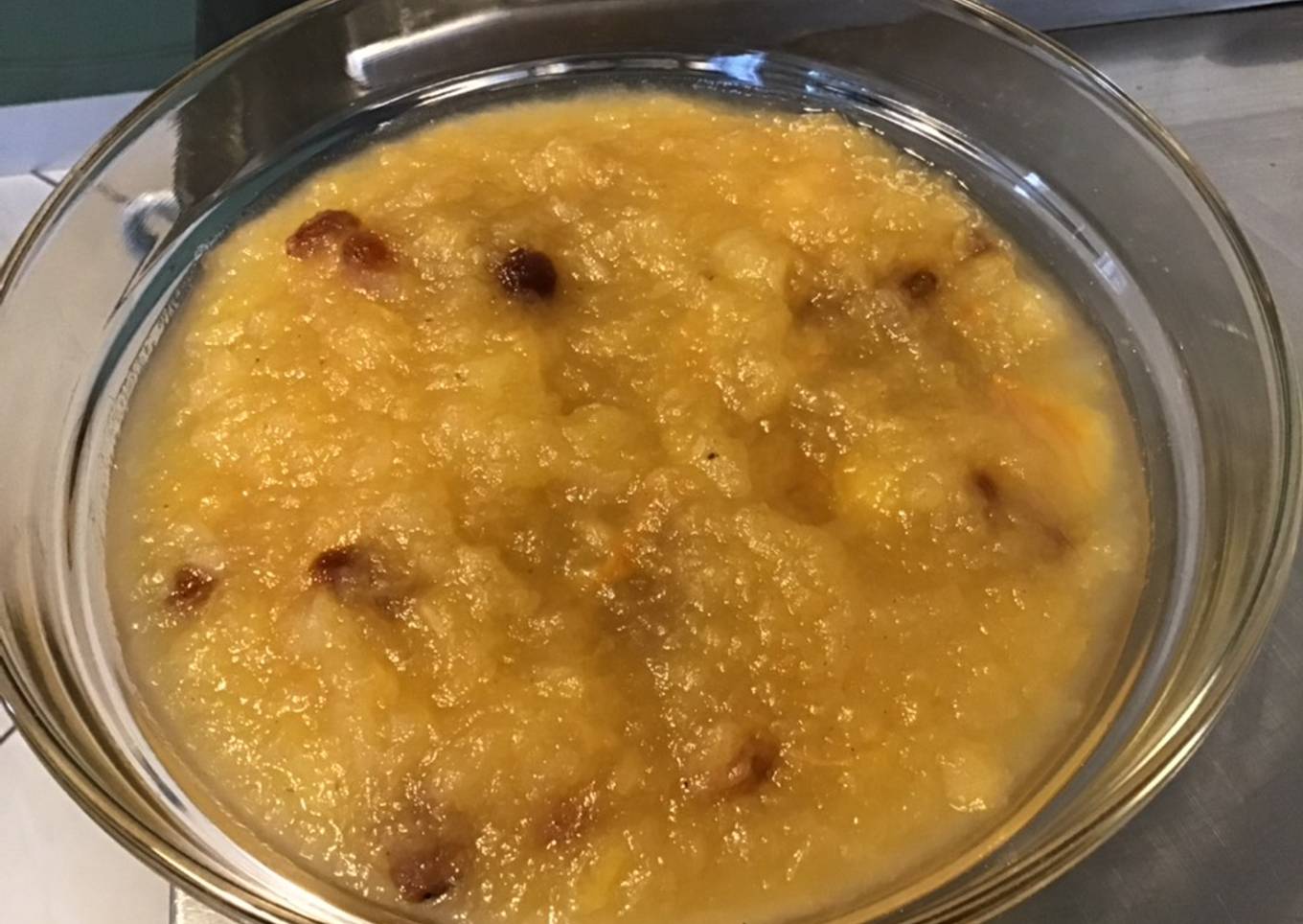 Compote de pommes du jardin au rhum et raisins