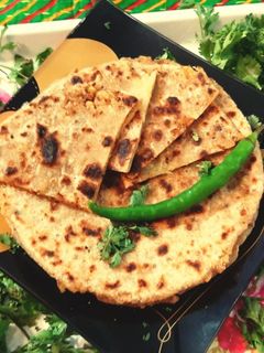 पीनट आलू पराठा (peanut aloo parantha recipe in hindi) रेसिपी मुख्य फोटो