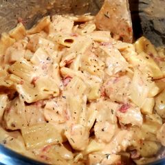 A picture of Easy Creamy Truscan Chicken and Pasta.