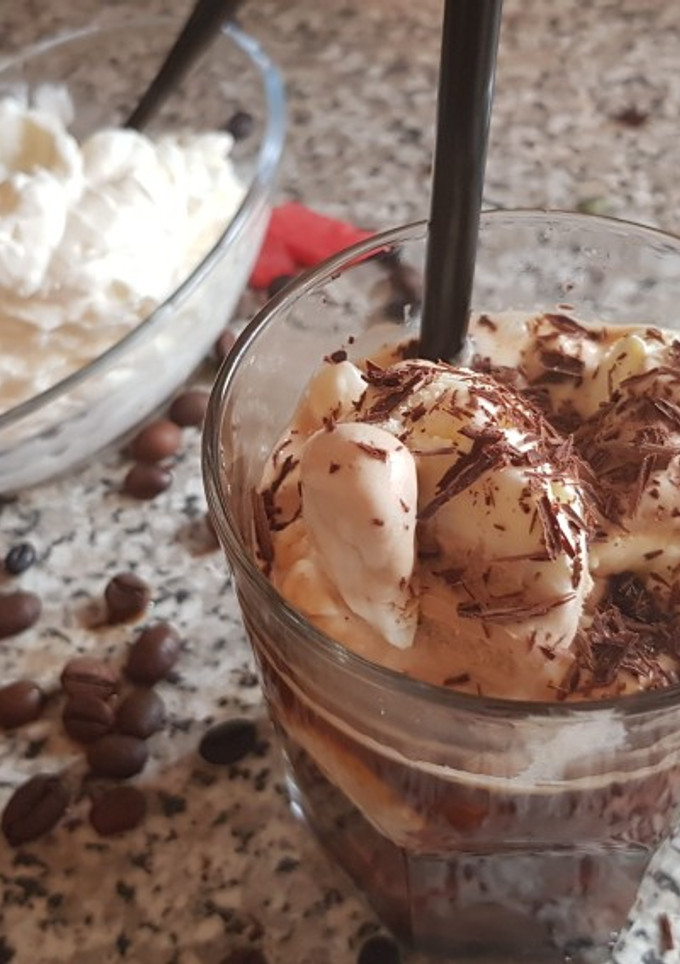 Una foto de Frappé de café con sandía y caramelo