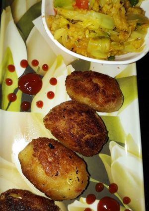 A picture of Crispy Vegetable khichdi bonda.