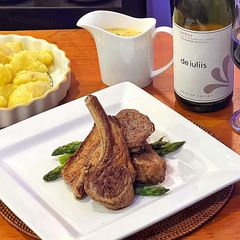A picture of Cutlets of Windsor Lamb with Sauce Paloise.