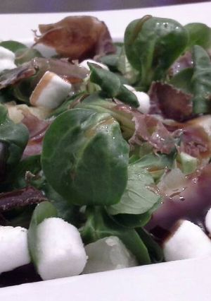 Foto principal de Ensalada de canónigos y cecina