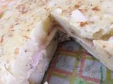 Tortilla de papas rellena con jamón y queso
