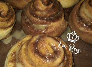 Una foto de Cinnamon rolls o rolls de canela