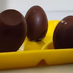 A picture of Caramel Chocolate in Egg.