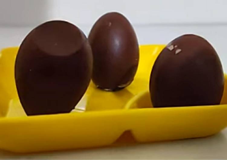 Simple Way to Make Homemade Caramel Chocolate in Egg