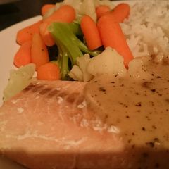 A picture of Peppercorn sauce.