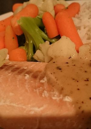 A picture of Peppercorn sauce.
