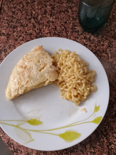 Una foto de Fideos de pollo para guarnición
