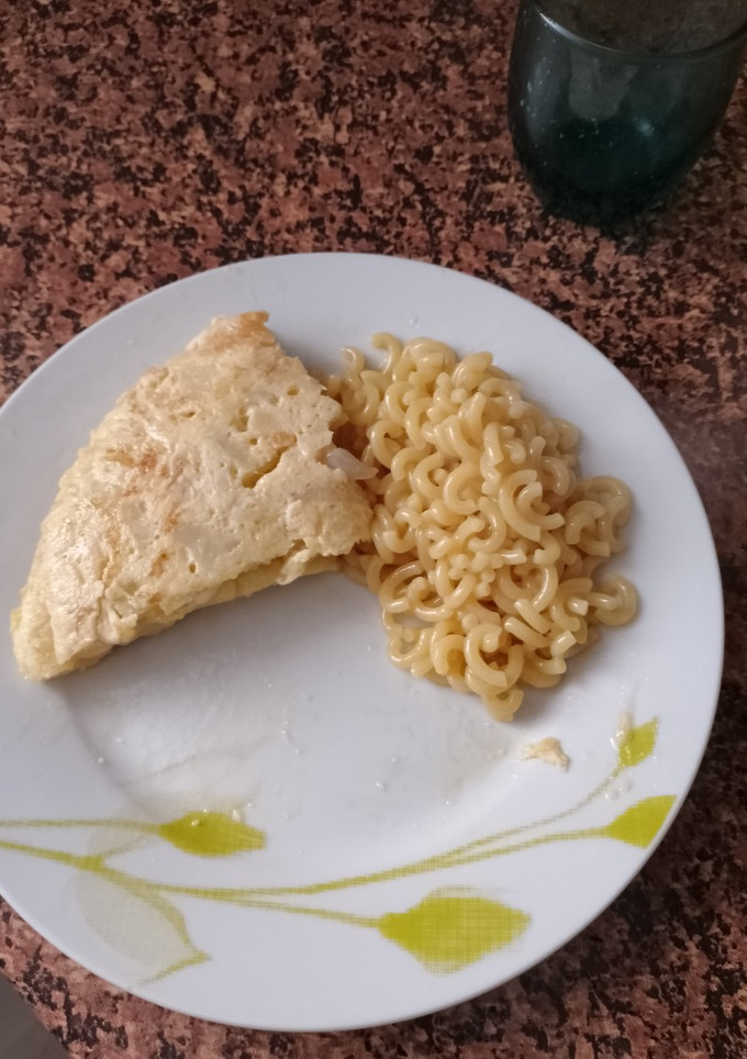 Una foto de Fideos de pollo para guarnición