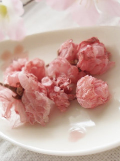 A picture of Salt-Cured Cherry Blossoms.