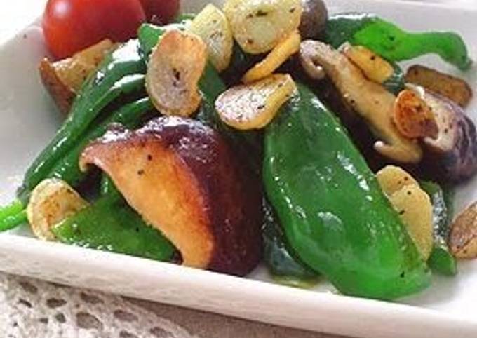 Steps to Prepare Favorite Green Bell Pepper and Shiitake Garlic Stir-fry