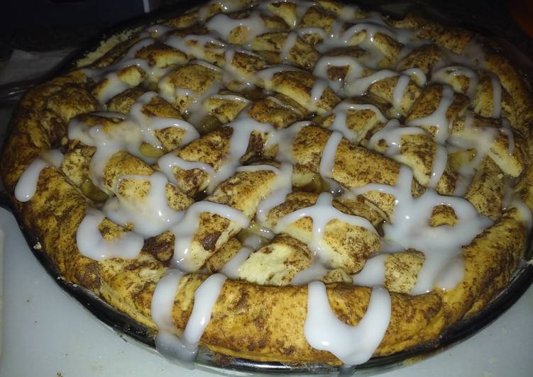 Recipe of Any-night-of-the-week Captain Morgan Apple Pie with Cinnamon Bun Top