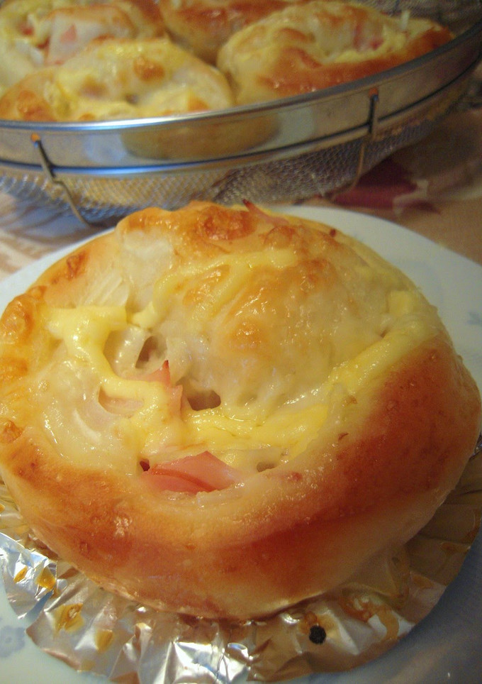 A picture of Cheesy Bread with Ham & Onion.