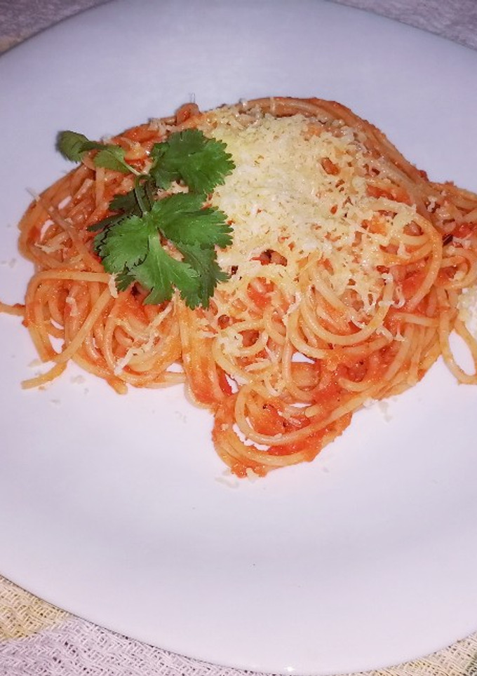 Una foto de Pasta con Salsa de Tomate a la Alexito