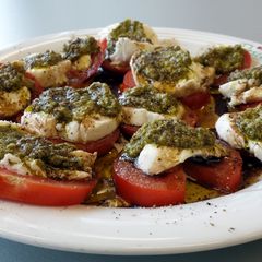A picture of Tomato Mozzarella Pesto Salad.