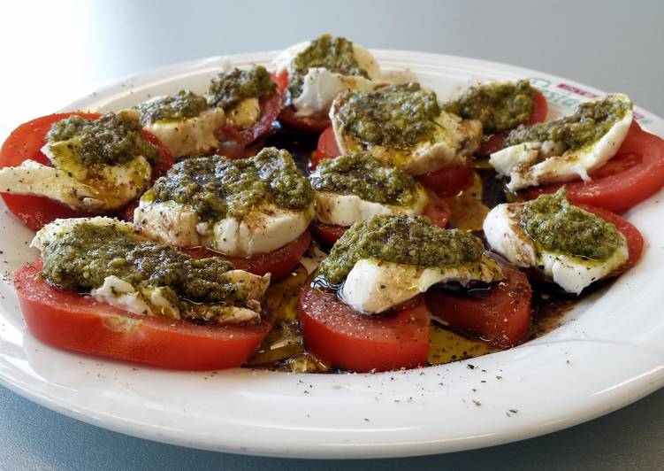 Tomato Mozzarella Pesto Salad Tomato Mozzarella Pesto Salad