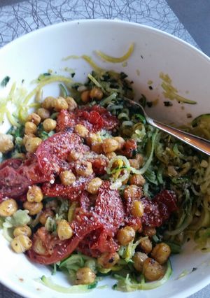 A picture of Roasted tomato and pesto zucchini noodles.