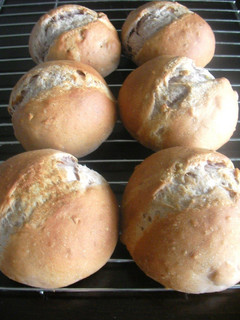 A picture of Red Wine Bread With Walnuts and Cream Cheese - Made in a Bread Machine.